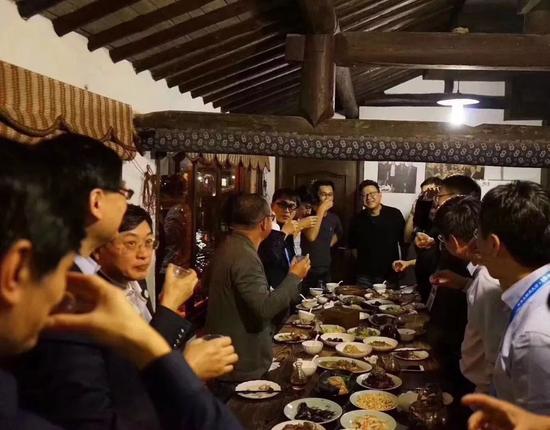 （网易创始人丁磊从2014年起历年乌镇峰会都组织大佬闭门饭局，后来被诸多人效仿）