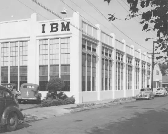 1943年,IBM在圣何塞第六大道和圣约翰街拐角开设了首个工厂
