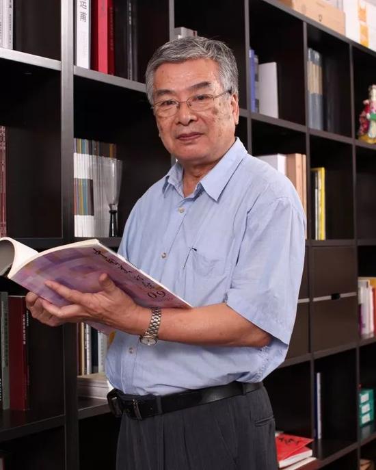 钱颖一被授予首批清华大学文科资深教授