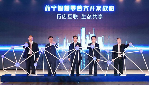 从左至右分别是恒大集团董事局副主席兼总裁夏海钧、融创中国董事会主席孙宏斌、苏宁控股集团董事长张近东、万达集团董事长王健林、新华联集团董事局主席傅军