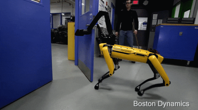 门都打开一半了,人类还要强行关上,甚至还放了大招……