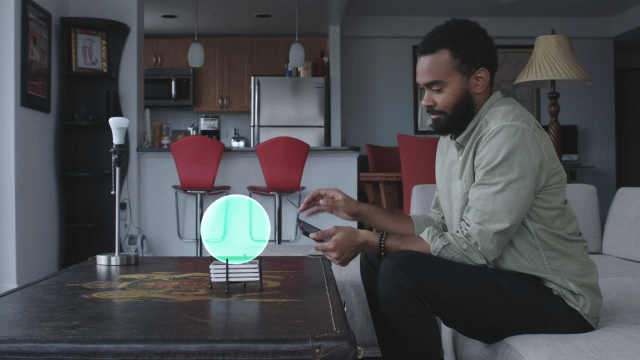 　　设定完成之后，只要触摸特定位置，或是摆出特定手势，就能遥控操作家电。