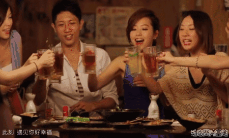 3. 切勿空腹饮酒。合适的下酒菜不仅能解酒护胃,更能缓解肠胃对酒精的吸收。