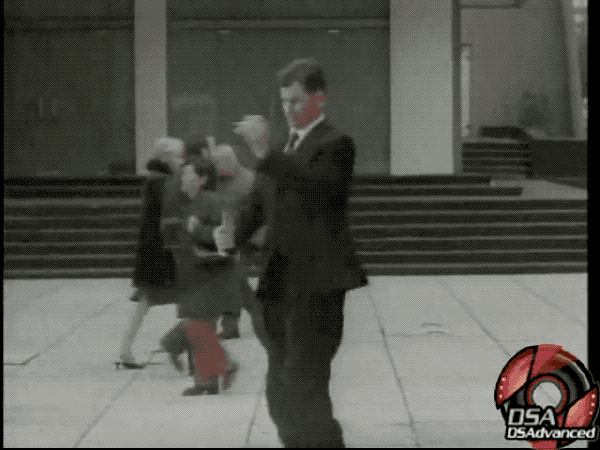 ▲ NDS 上的《马力欧 64》提供了虚拟摇杆的操控方式。图片来源:Japancommercials4U2
