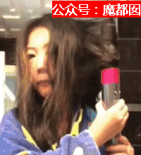 大家可以清楚的看到,她为了一次性能多卷一些