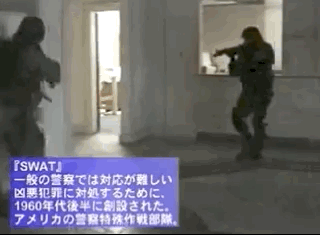 △ 小岛还亲自尝试了一把破门……