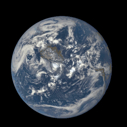 动图:从距离地球160万公里外的太空,深空气候观测卫星拍摄的月球画面上, 只能看到月球背面。(图片来自NASA/EPIC)