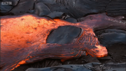 岩浆在冷却时会有大量气泡析出  图/BBC纪录片截图