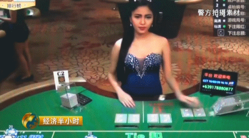 ▲穿着暴露的“真人美女荷官”互动性很强,为了给你带来更多的真实感 | 来源:经济半小时