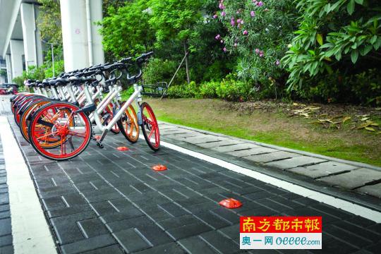 红山地铁站蓝牙道钉技术试点现场。