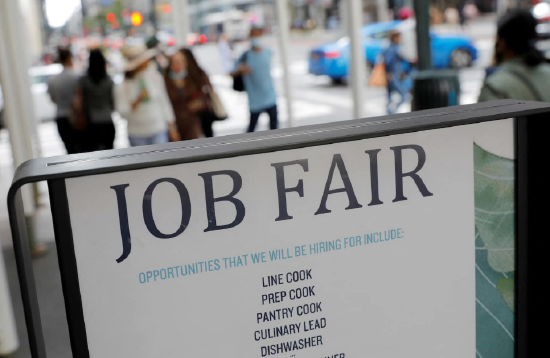 美国企业裁员人数增加三倍，AI带来劳动力市场转折点