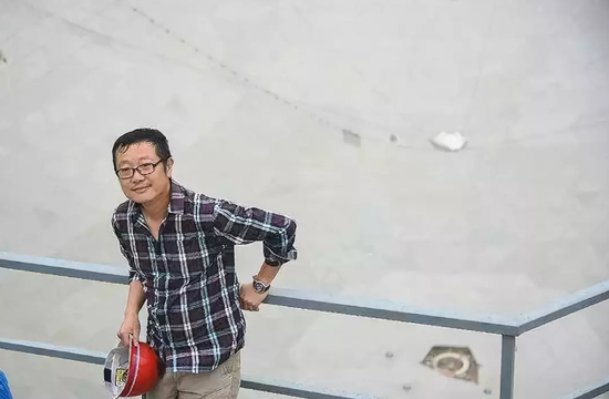 2015年1月，在中国科学院的邀请下，刘慈欣去贵州参观了正在建设的全世界最大的射电望远镜FAST