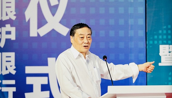 宗庆后为娃哈哈的新品站台
