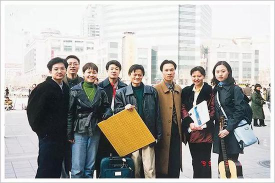 ▲1998年11月，第一批回杭者离开北京，开始创业