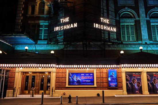 Netflix租了百老汇的贝拉斯科剧院（Belasco Theater）来放映《爱尔兰人》（the Irishman）。An Rong Xu for The New York Times