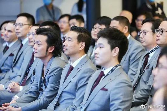 开便利店的学长上台发言“惹哭”众人