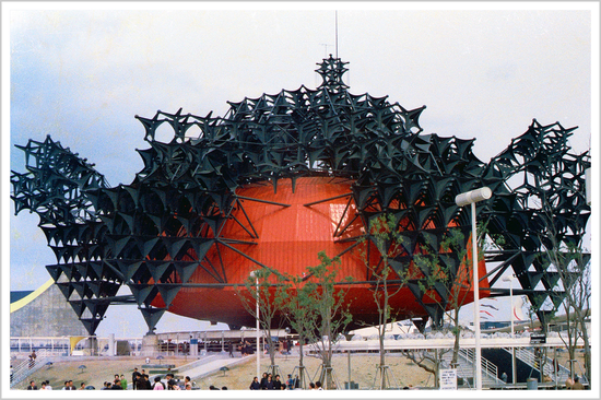 ▲1970年大阪世界博览会上东芝的展览。图片来源：Archpaper Magazine