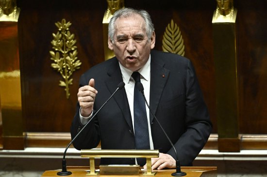 Francois Bayrou发表讲话。