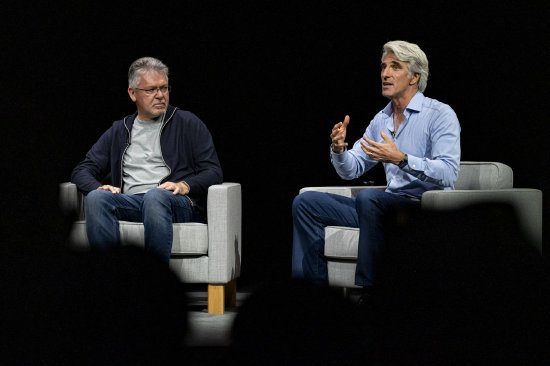 苹果高管John Giannandrea(左)和Craig Federighi领导公司AI振兴行动。