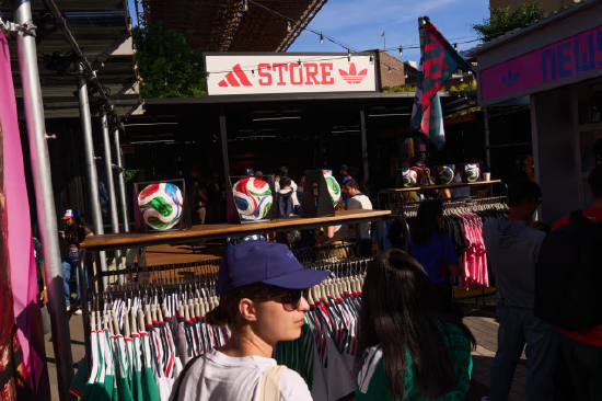 世界杯营销开支侵蚀利润,阿迪达斯股价暴跌18%