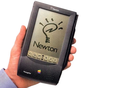 ▲苹果于1993年推出首款搭载Arm芯片的设备Newton Message Pad
