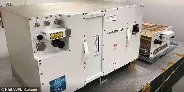 冷原子实验室的设计目的是提高科学家对引力进行精确测量的能力，并研究引力如何在最小尺度上与这些独特的物质形态相互作用。冷原子实验室由两个容器组成，包括较大的“四锁柜”和较小的“单锁柜”。