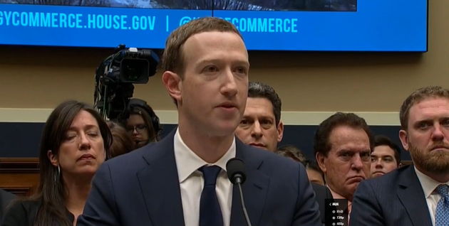 扎克伯格在听证会现场