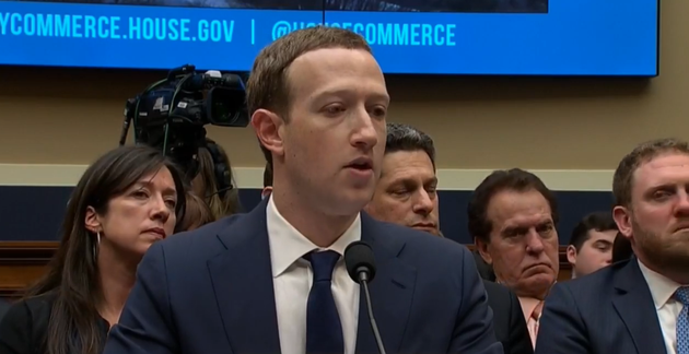 扎克伯格在听证会现场