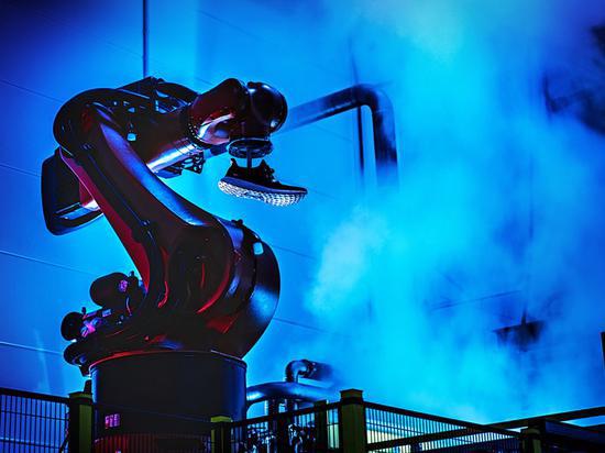 阿迪达斯开设第二座机器人工厂 仅有150名人类员工