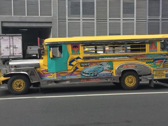 路上随处可见的Jeepney