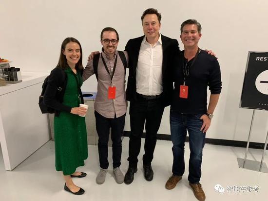 △左一Tasha Keeney