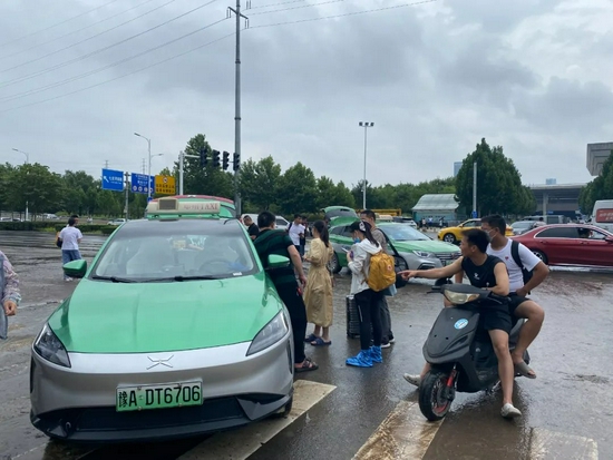 乘客正在询价出租车