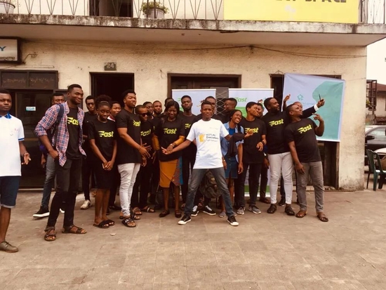 Fast 早期在尼日利亚拉各斯聘用的外包程序员   图片来源：@Dablaze_ufc | Twitter