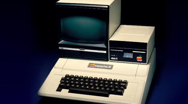 ▲ 1977 年上市的 Apple II 电脑