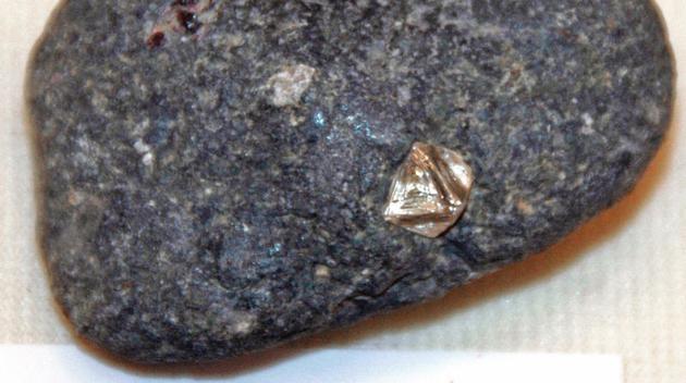 地表之下150公里地球最古老岩石层可能蕴含大量钻石