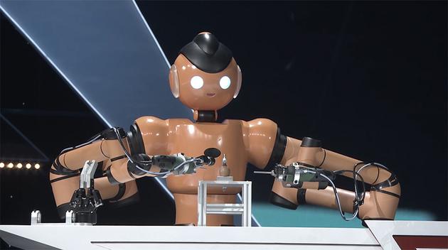 器械臂挑战生鸡蛋钻孔