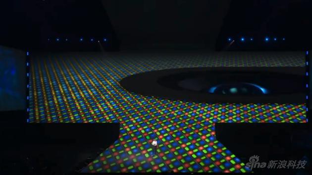 发布会上,三星强调了自己的屏幕切割技术,并命名为Dynamic AMOLED