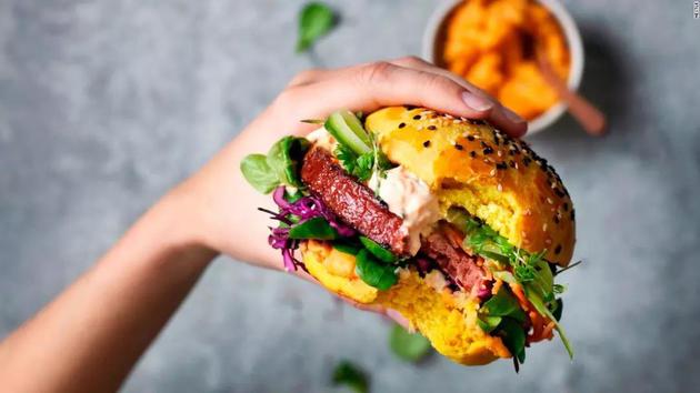 ▲ 麦当劳在德国推出的无肉汉堡,肉饼为雀巢的 Garden Gourmet Incredible Burger