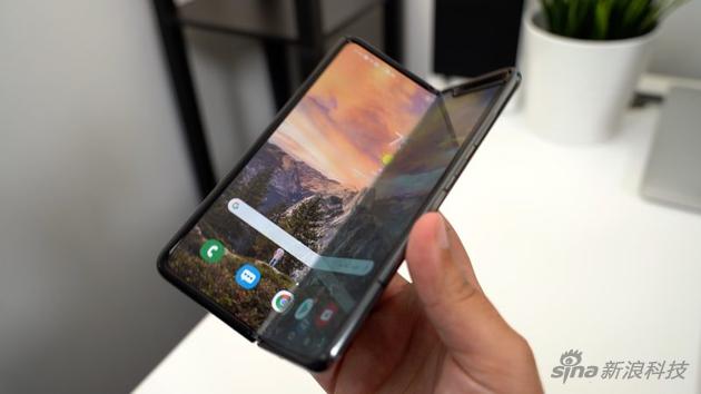 Galaxy Fold外屏尺寸4.6英寸 图片来自macrumors