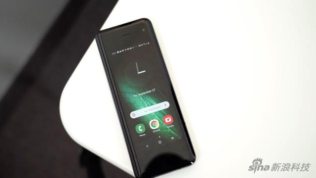 Galaxy Fold合上屏幕的样子图片来自macrumors