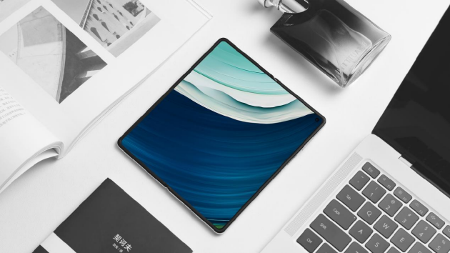 华为玄武钢化昆仑玻璃横空
出生?折叠屏的牢靠性有多主要