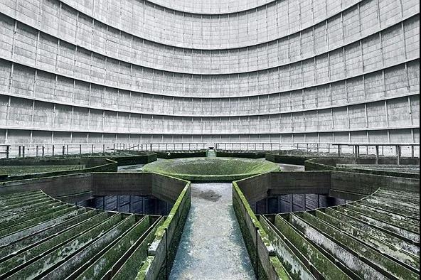 电厂烟囱口吐白烟，是在排放污染物吗？|电厂