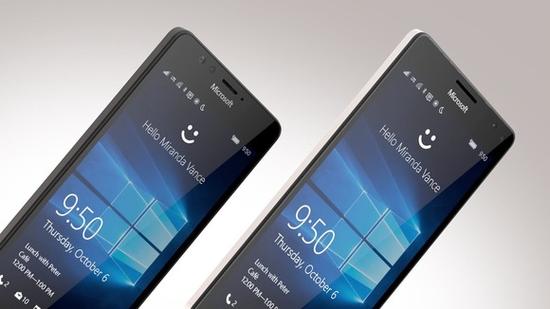 运行Windows 10的Lumia 950 XL手机。