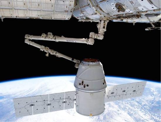 图为2012年SpaceX为国际空间站运送货物