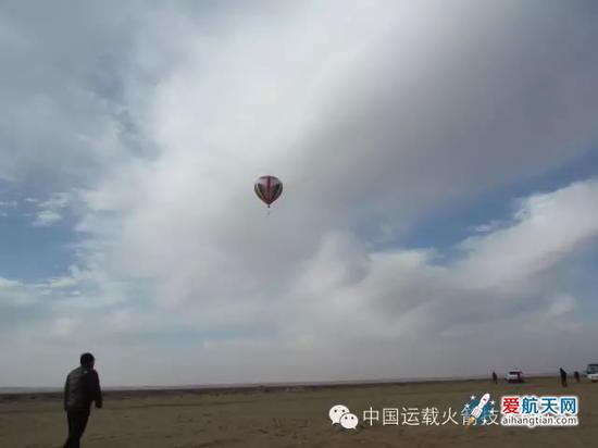 我国成功完成运载火箭子级回收群伞空投试验