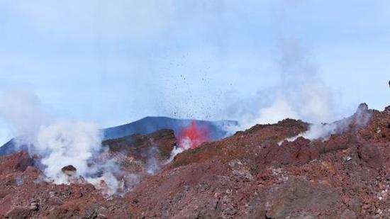 地球大灭绝:地球最严重大灭绝发生了什么:火山爆发杀光生命 地质学家们把怀疑的目光投向了火山喷发事件,认为其可能是造成二叠纪末期生物大灭绝事件的元凶