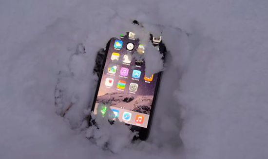 雪地里的iPhone