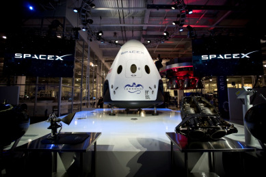 SpaceX公司的“载人龙飞船”