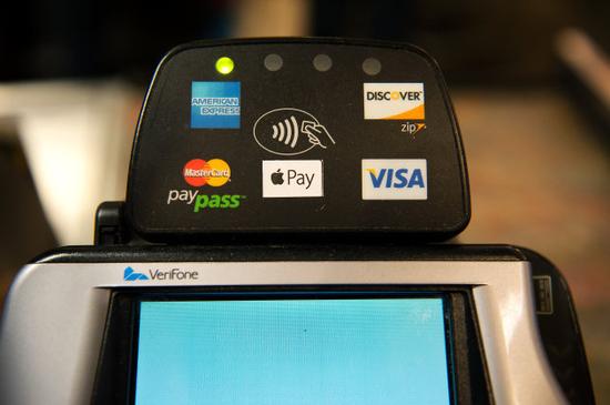 实体银行卡末路?美国ATM今年将支持Apple Pay