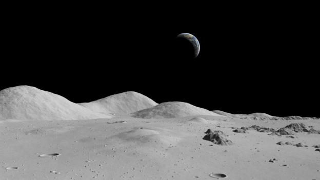 月球表面遍布松散的月尘，欧洲科学家正在进行试验，看看是否能够将其熔化并制成可用于未来月球定居点建设的建筑材料
